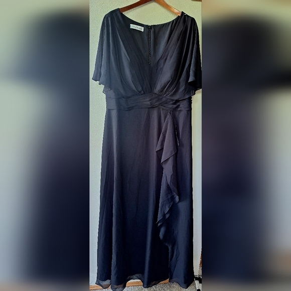 NWT JJ's House Black A-Line V-neck Chiffon Ruffle Dress Zip Womens Size 22 - Picture 2 of 13